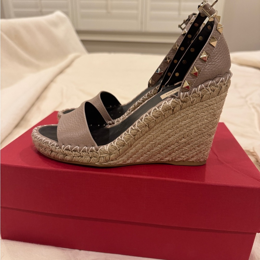 Valentino Rockstud Wedge Sandals - Poudre - 38/8